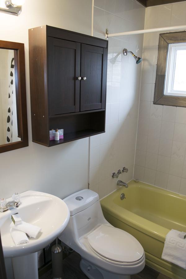 Yamnuska Suites Канмор Екстериор снимка