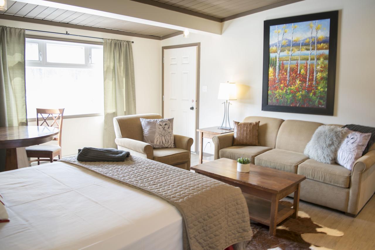 Yamnuska Suites Канмор Екстериор снимка