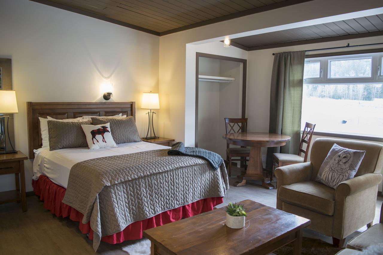 Yamnuska Suites Канмор Екстериор снимка