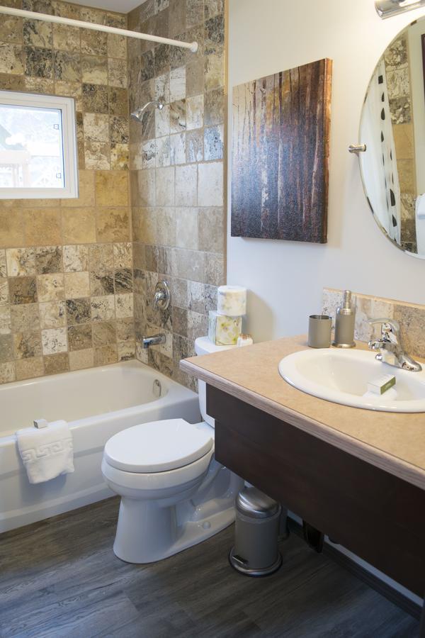 Yamnuska Suites Канмор Екстериор снимка